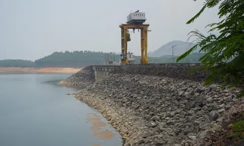 Nhiều nhà máy thủy điện dừng hoạt động do thiếu nước